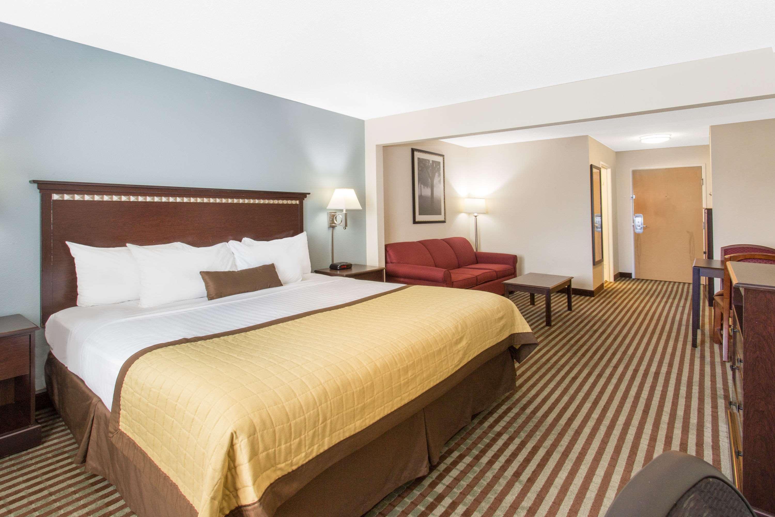 Baymont By Wyndham Mattoon Hotel Екстериор снимка