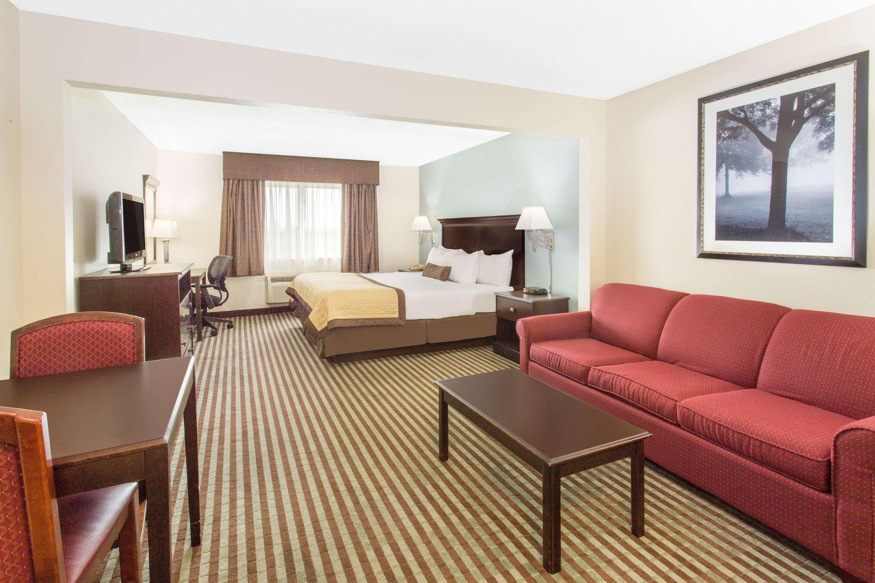Baymont By Wyndham Mattoon Hotel Екстериор снимка