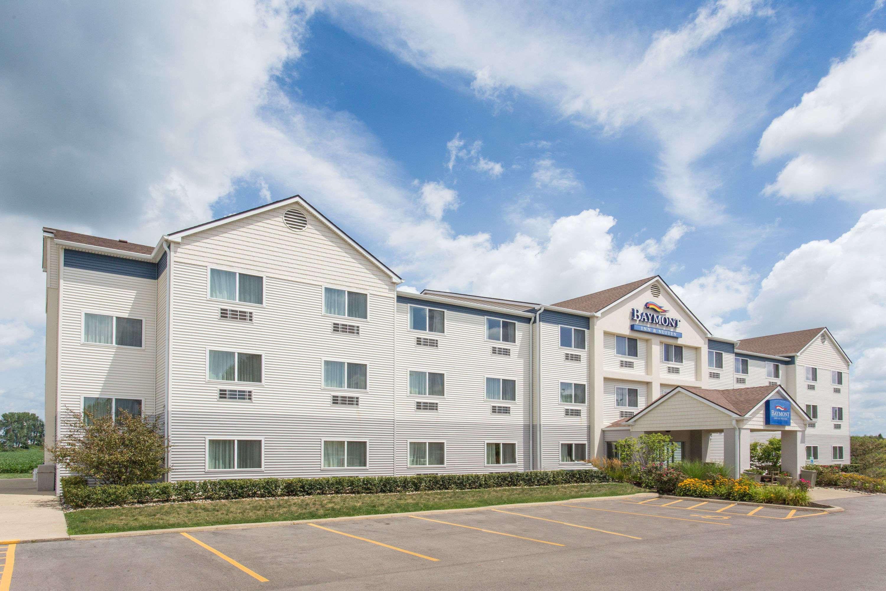 Baymont By Wyndham Mattoon Hotel Екстериор снимка