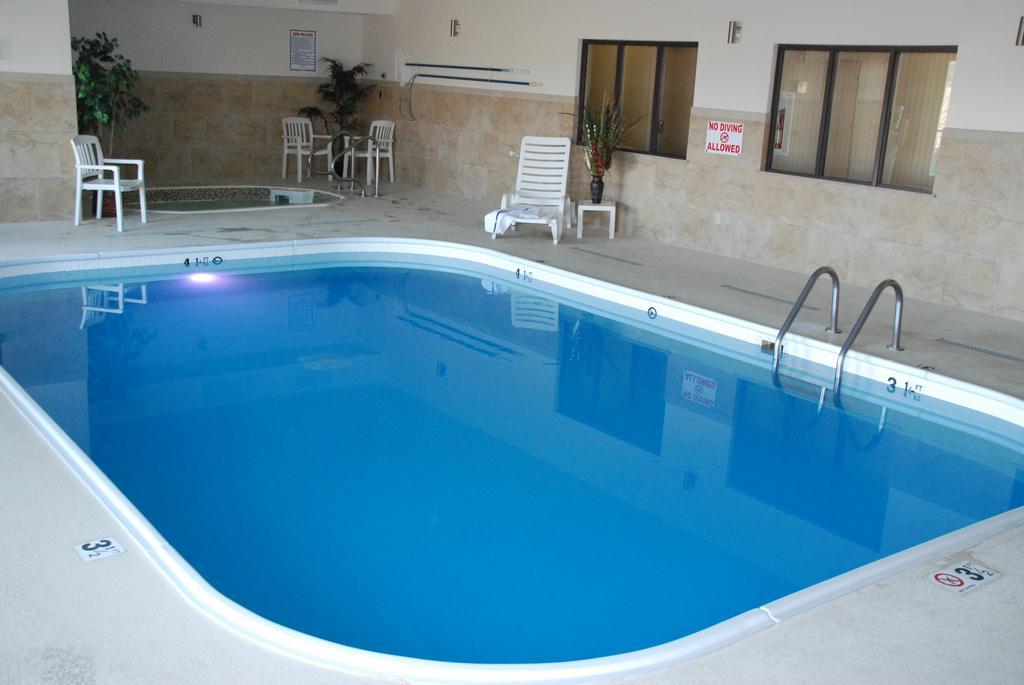 Baymont By Wyndham Mattoon Hotel Екстериор снимка